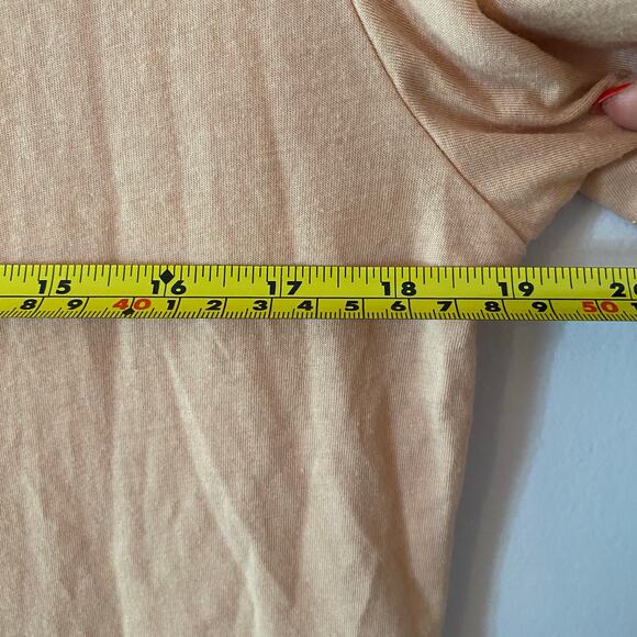 alo Yoga Women size Medium Light Pink Short Sleeve Crewneck Tee T-Shirt Workout - Picture 7 of 8